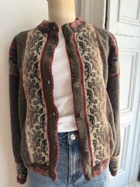 Vintage Hand Knit Wool Cardigan Boxy Fit Floral Motif handmade